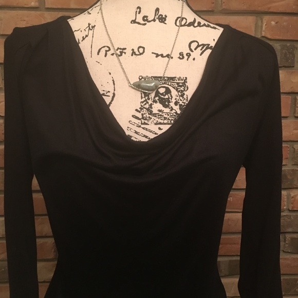 🆕Black draped scoop neck top - Picture 2 of 5